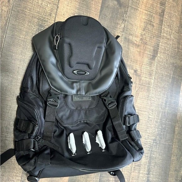 Oakley backpack - Picture 3 of 4